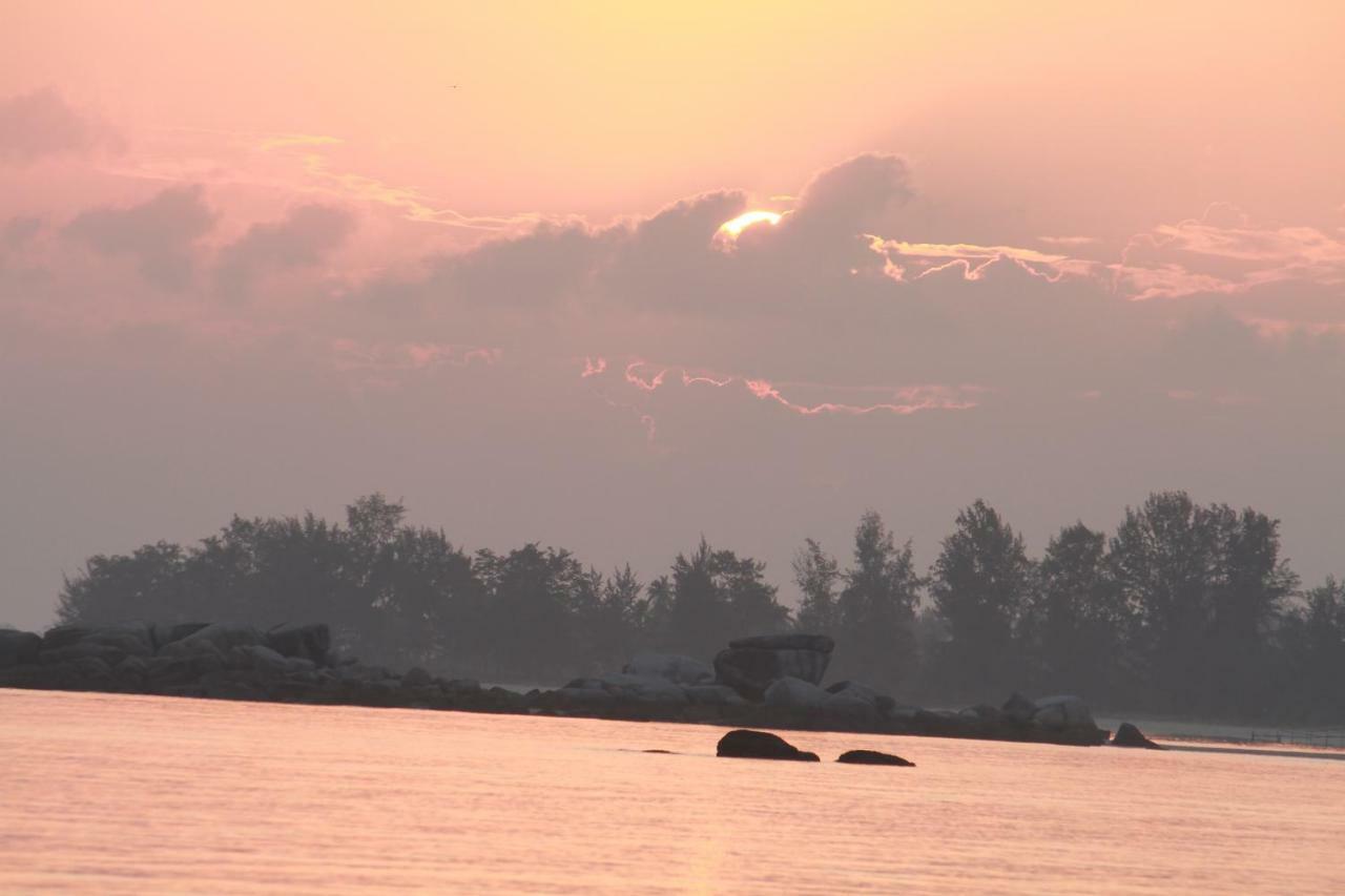 Belitung Holiday Resort Sijuk Buitenkant foto